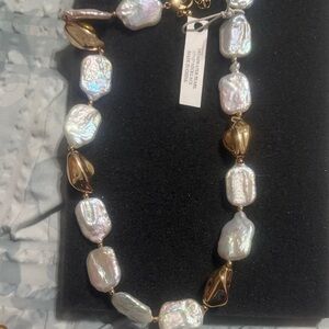 Elegant Pearl and Gold Necklace